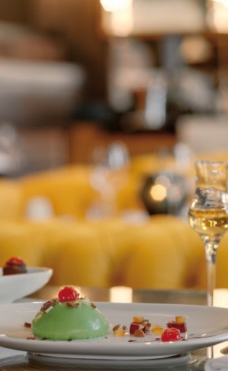 Damoro Prepared dinner tables at the "Damoro" in Davos